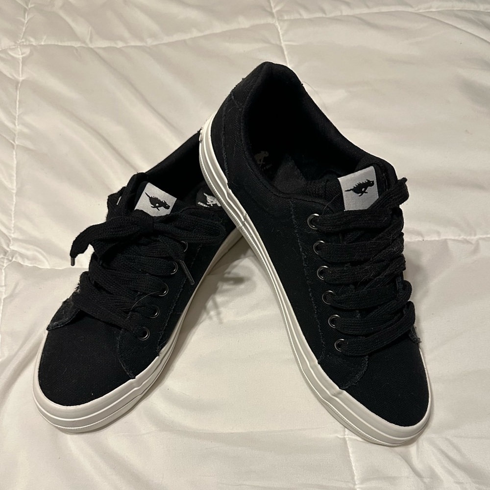 Rocket Dog Black Sneaker Size 8.5 NWOT